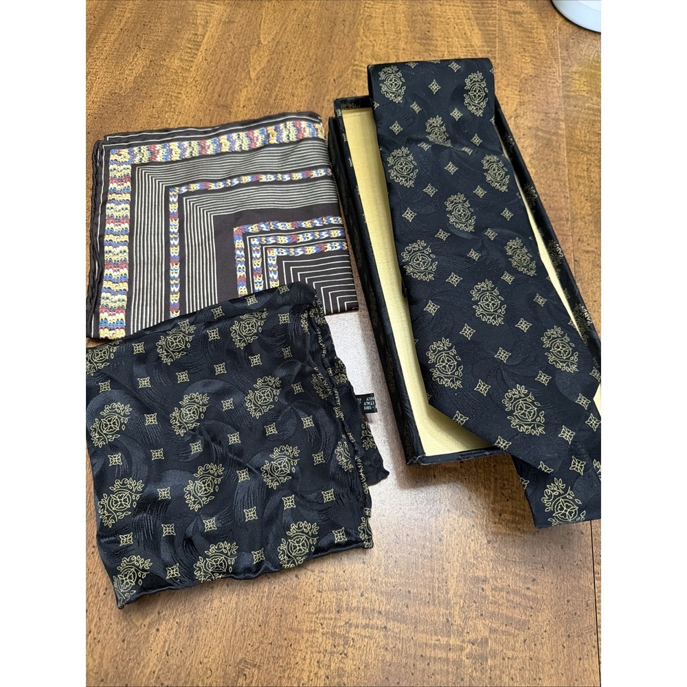 Italo Ferretti Black Silk Floral Necktie And Handkerchief Set 3.75 X 59.5"